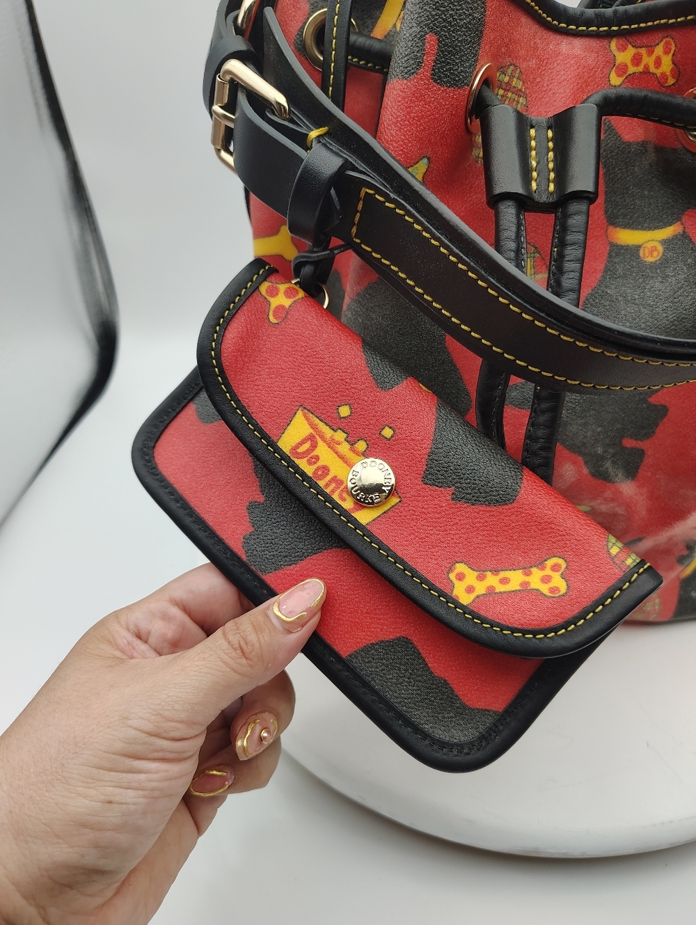 RARE Dooney & Bourke Schnauzer Design Black Bucket Bag In Red/Black/ Tartan - Picture 3 of 16